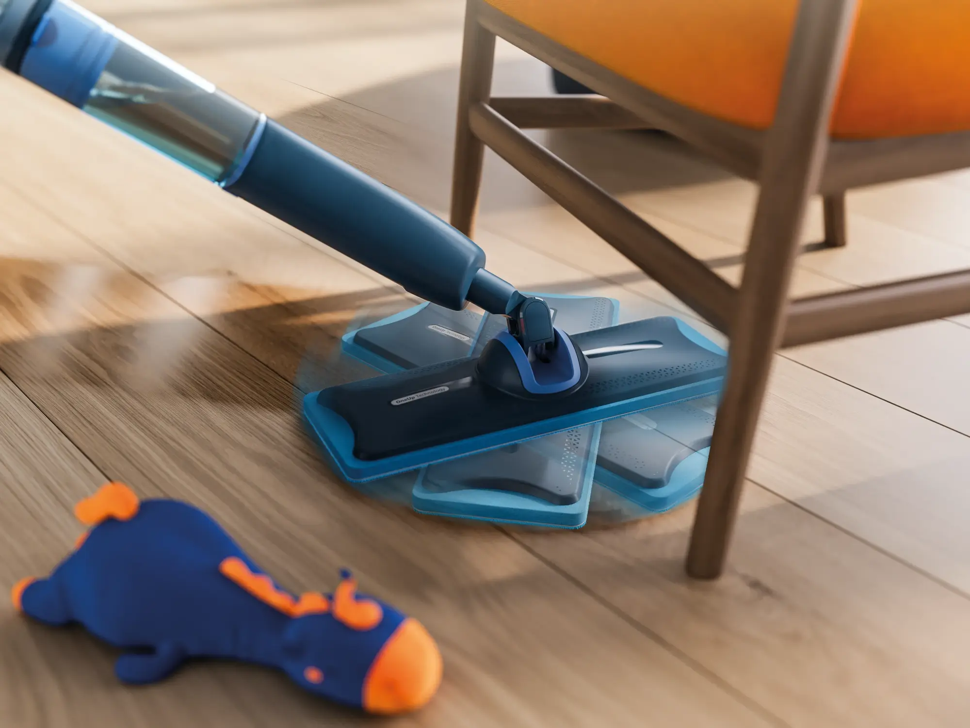 „Philips“ belaidė elektrinė šluota galingai ir efektyviai valo medines grindis su besisukančiu šluotos padu. Nuotraukoje šluota valo po kėde, vengdama žaislo ant grindų.